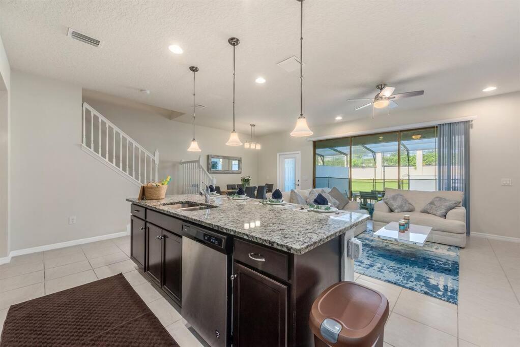 Amazing 5 Bedrooms Home With Pool/Bbq Near Disney 키시미 외부 사진
