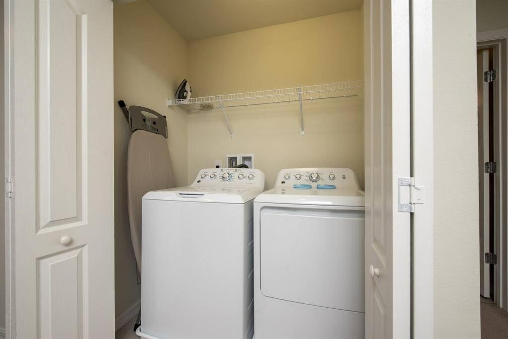 Amazing 5 Bedrooms Home With Pool/Bbq Near Disney 키시미 외부 사진